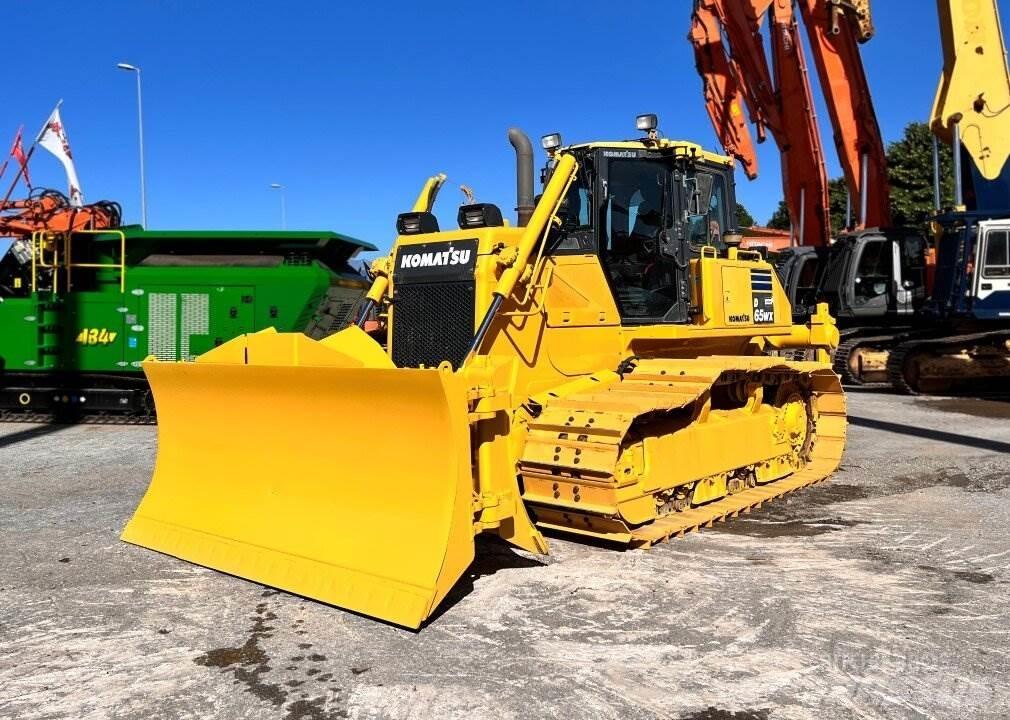 Komatsu D65 Buldožerji goseničarji