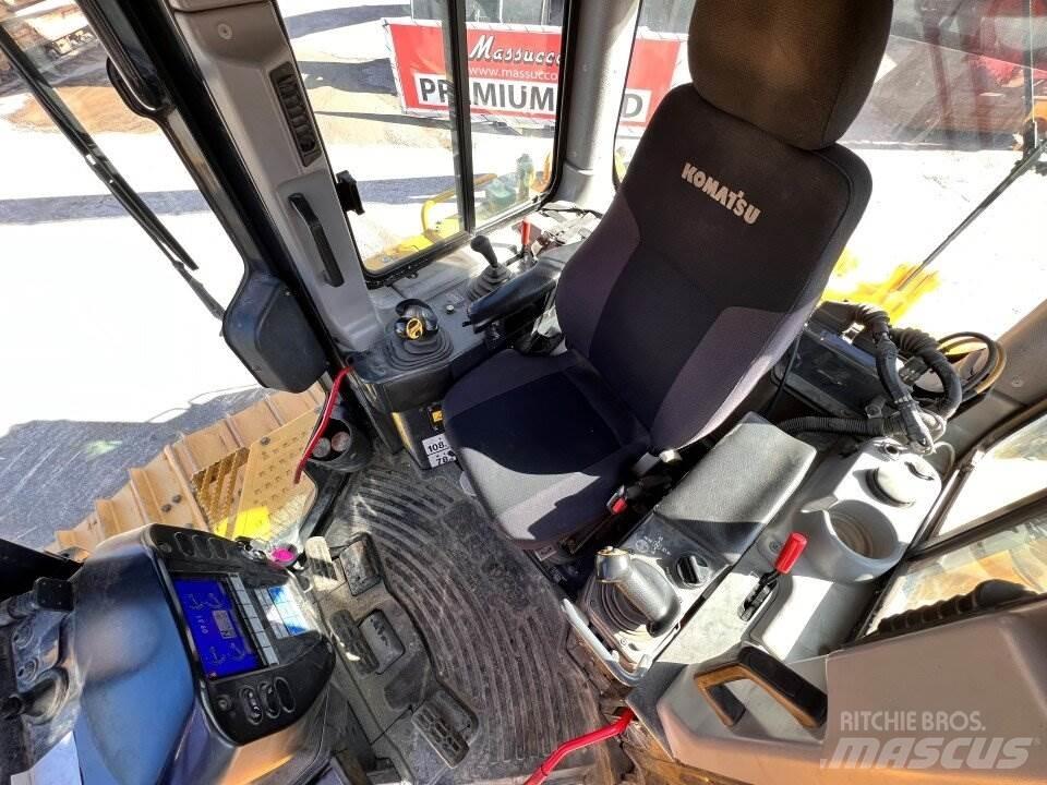 Komatsu D65 Buldožerji goseničarji