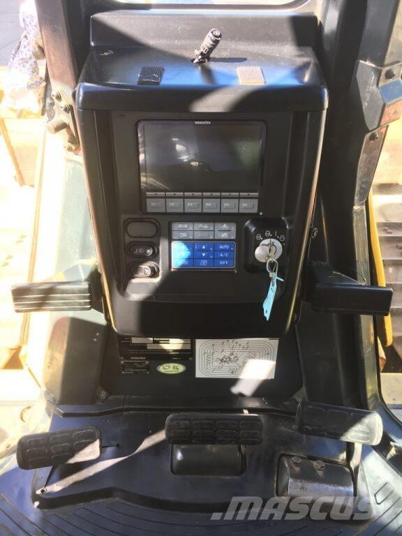 Komatsu D65WX-16 Buldožerji goseničarji