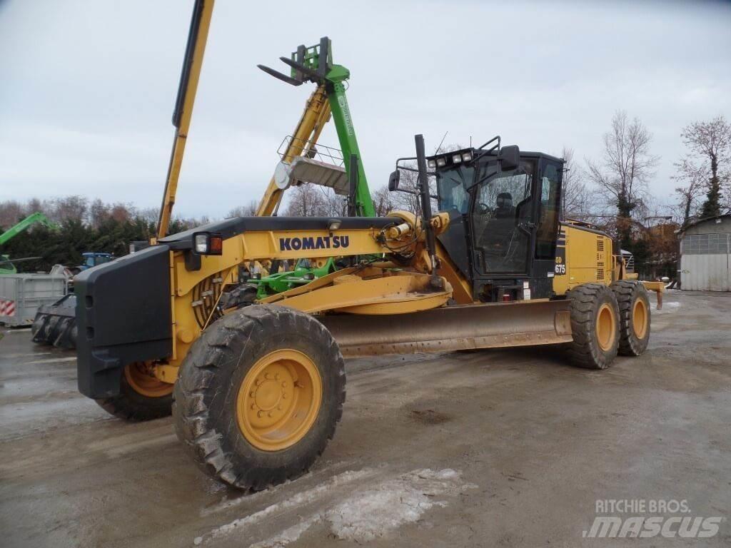 Komatsu GD675-5 Buldožerji goseničarji