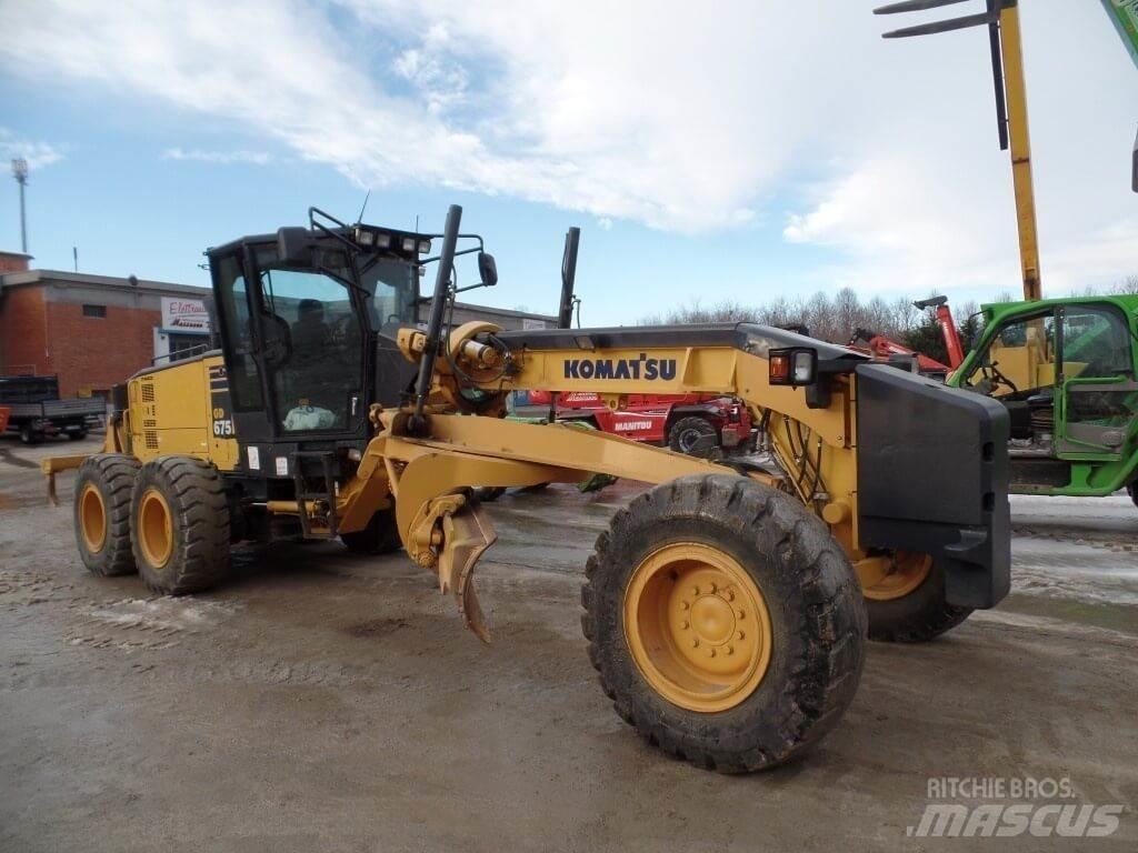 Komatsu GD675-5 Buldožerji goseničarji