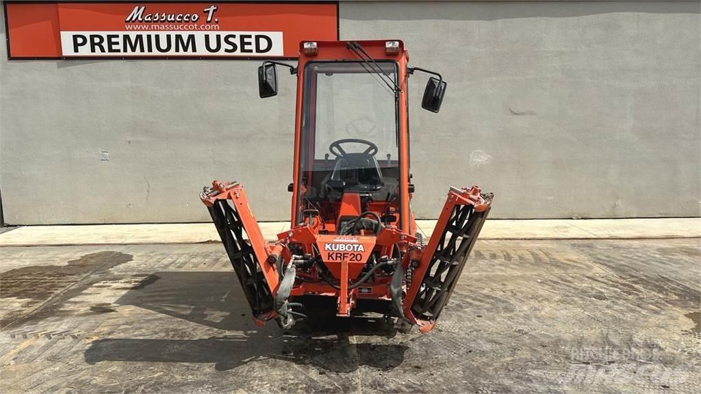 Kubota F2400 4X4 Snežne deske in plugi