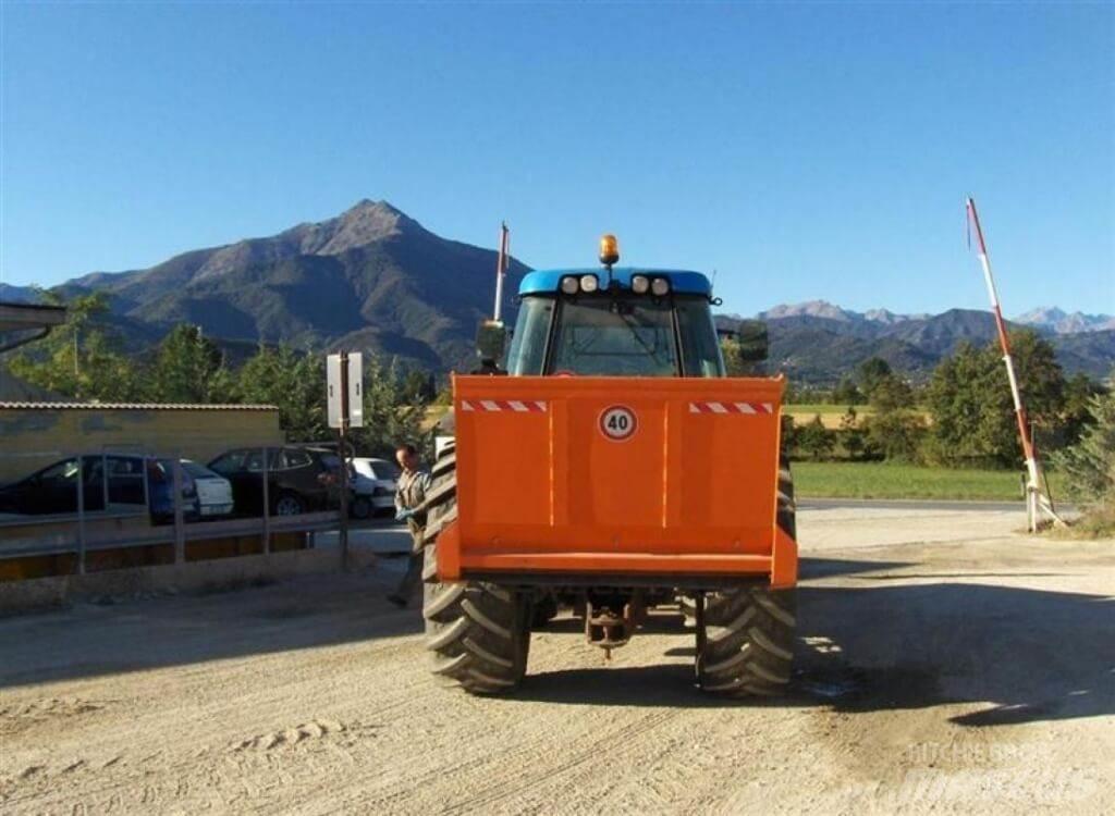 Landini LEGEND 135 Snežne deske in plugi