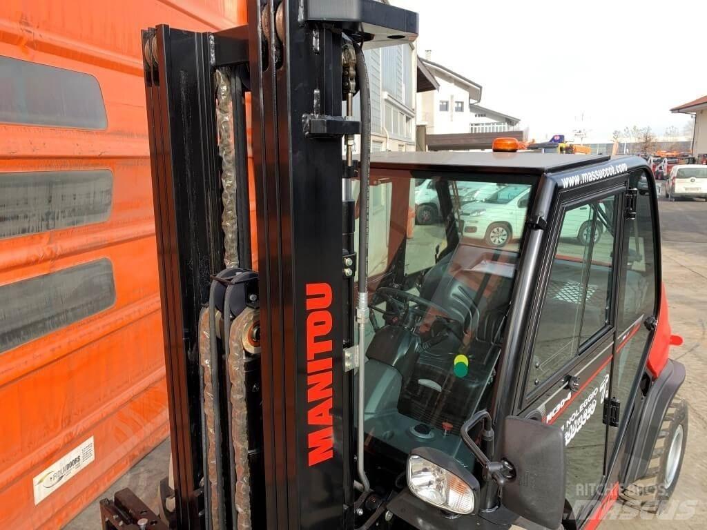 Manitou MC30-4 DK 4X4 Terenski viličar