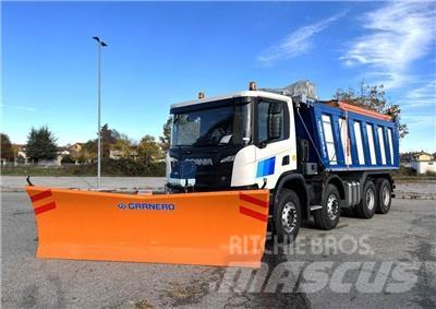 Scania P500 XT 8X4 Snežne deske in plugi