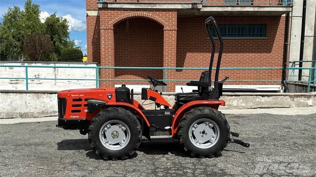  Tigretrac 3800 4x4 Snežne deske in plugi