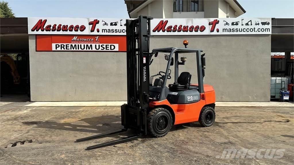 Toyota 02-7FD30 Dizelski viličarji