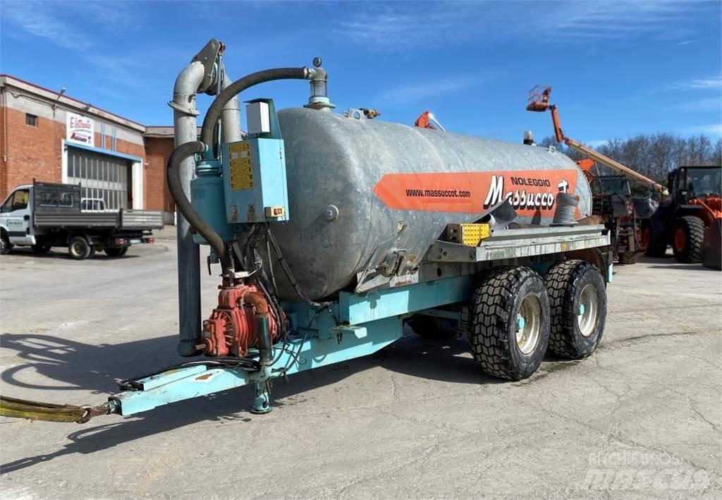 Vaia MB 141 Tovornjaki cisterne