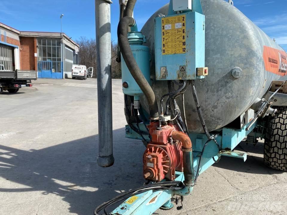 Vaia MB 141 Tovornjaki cisterne
