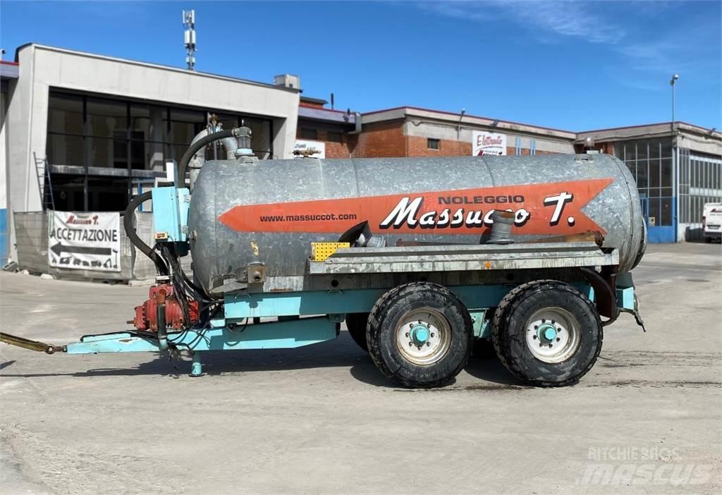 Vaia MB 141 Tovornjaki cisterne