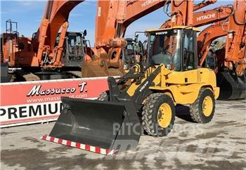 Volvo L30G Kolesni nakladalci