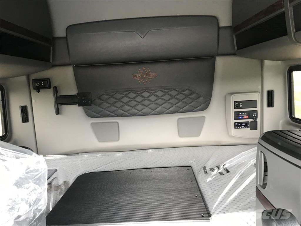 International HX Vlačilci