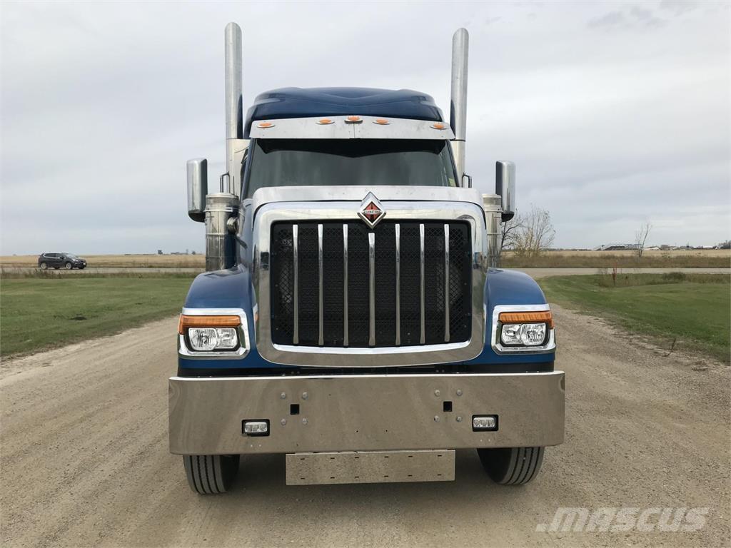 International HX Vlačilci