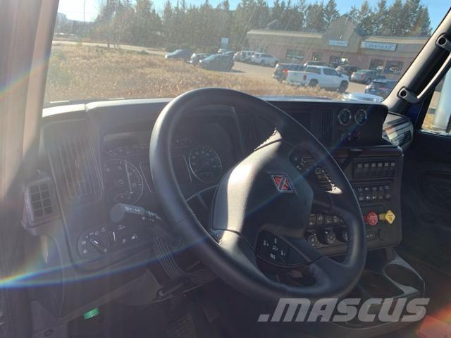 International HX Vlačilci