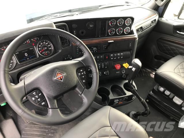 International HX Vlačilci