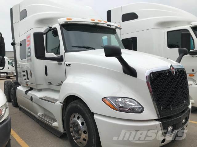 International LT Vlačilci