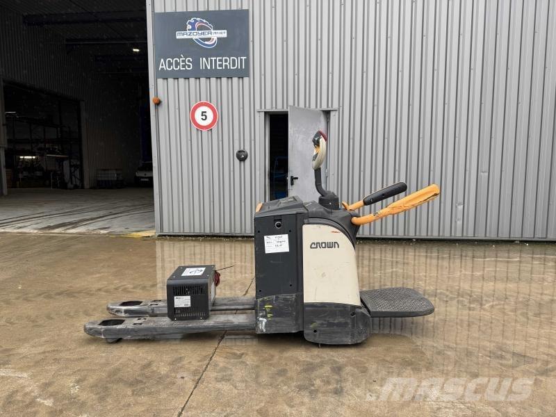 Crown WT 3000 Električni nizko dvižni viličar