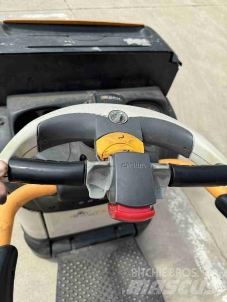 Crown WT3040 Električni nizko dvižni viličar