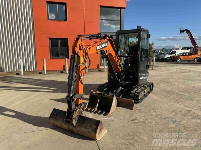 Doosan DX 27 Z Mini bagri <7t