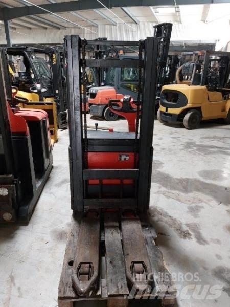 Fenwick L12 Ročni električni viličar