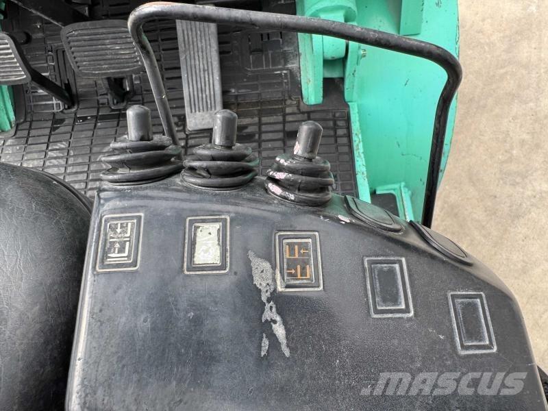 Mitsubishi FG30 Viličarji - drugo