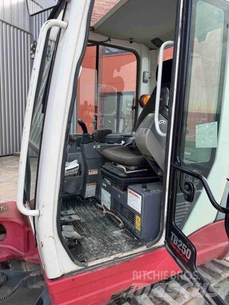 Takeuchi TB 250 Mini bagri <7t