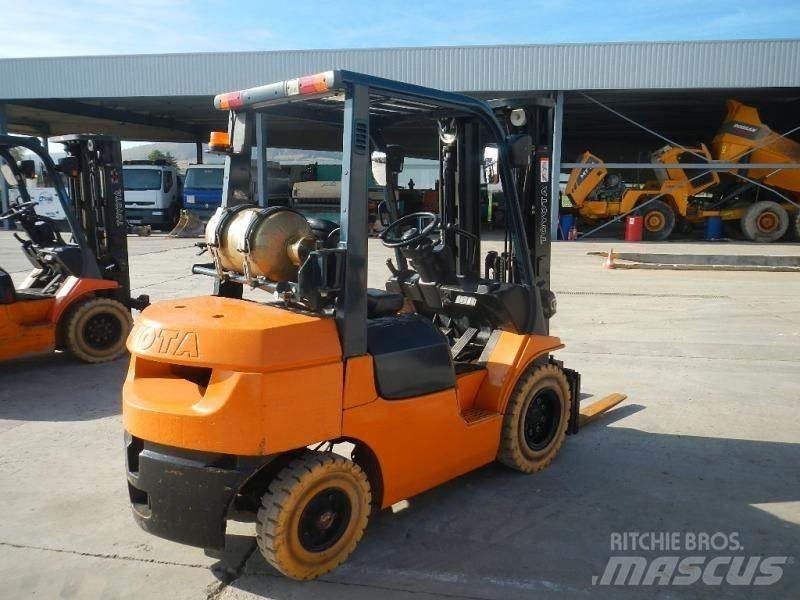 Toyota 7FG25 Viličarji - drugo