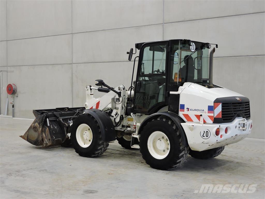 CAT 908M + FORK Kolesni nakladalci