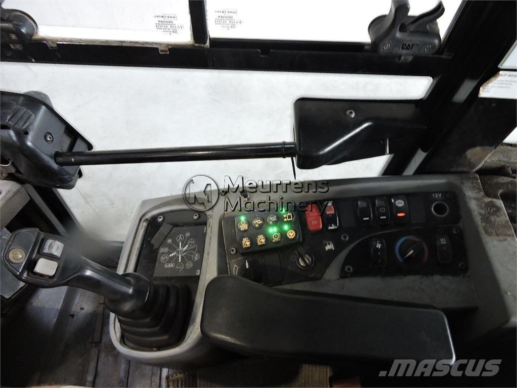CAT 908M GERMAN Kolesni nakladalci