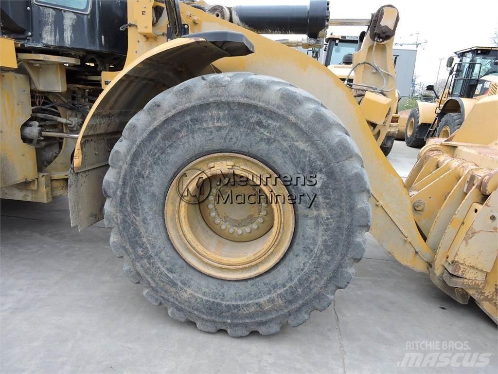 CAT 972M Kolesni nakladalci