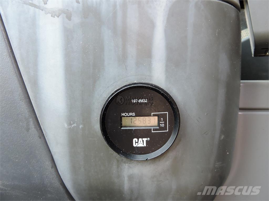 CAT M318D Bagri na kolesih