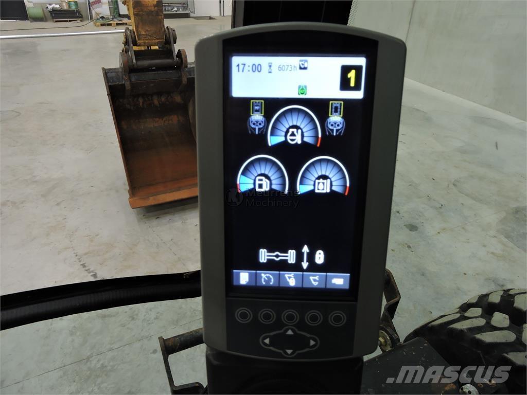 CAT M322D Bagri na kolesih