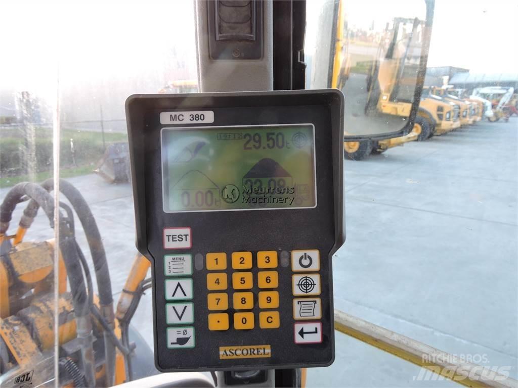 JCB 436B Kolesni nakladalci