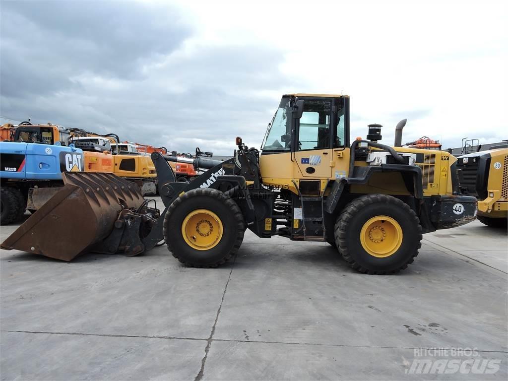 Komatsu WA320 Kolesni nakladalci