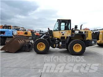 Komatsu WA320 Kolesni nakladalci