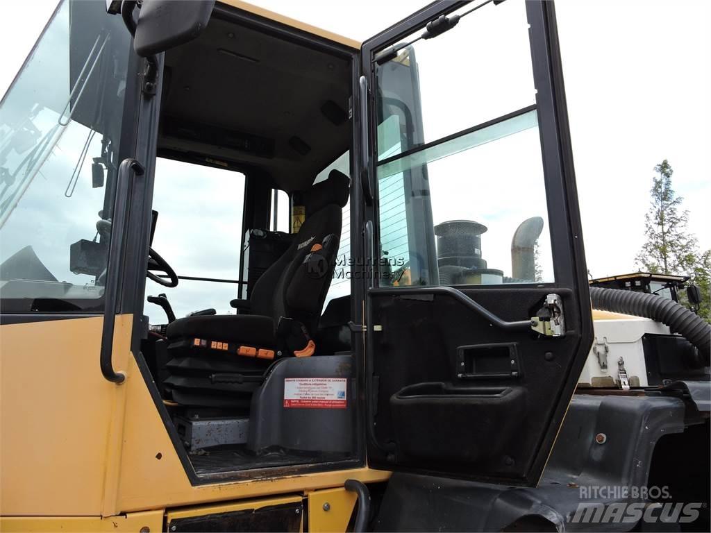 Komatsu WA320 Kolesni nakladalci