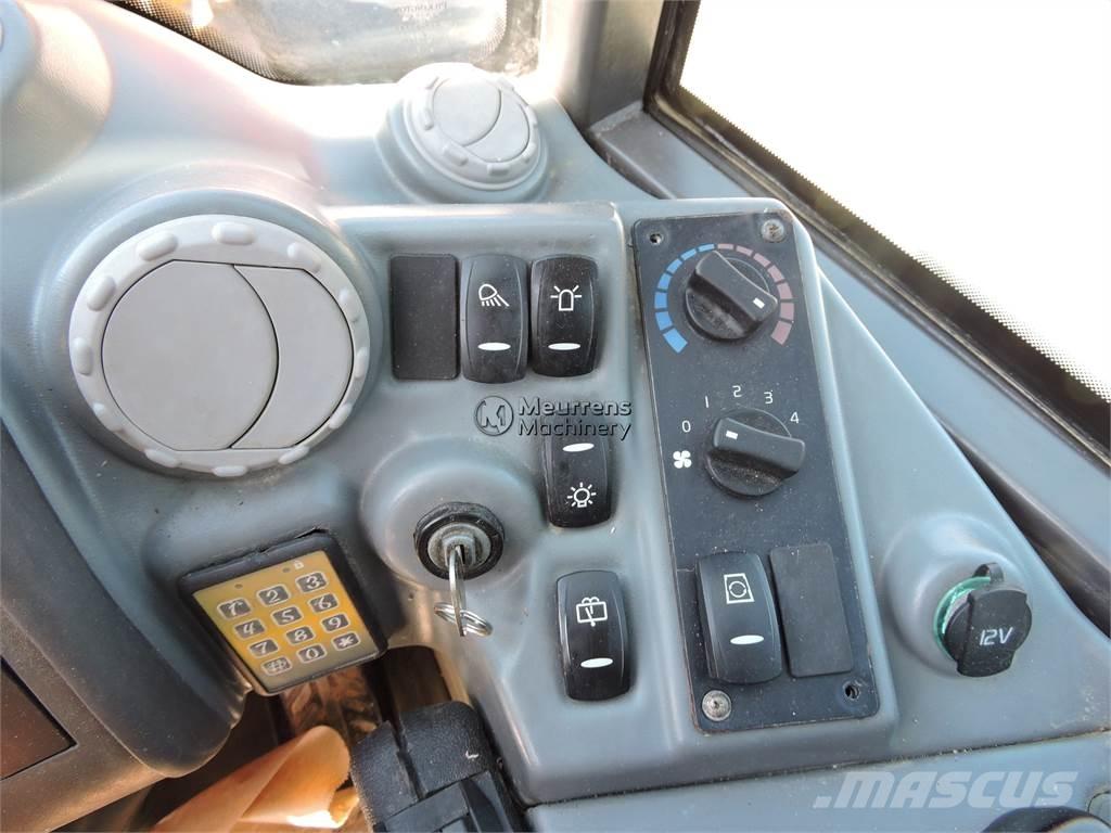 Volvo L25F + FORK Kolesni nakladalci