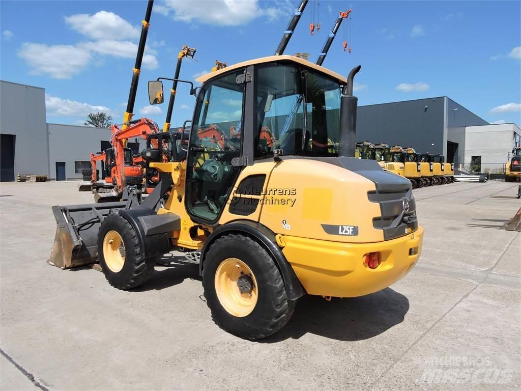 Volvo L25F + FORK Kolesni nakladalci