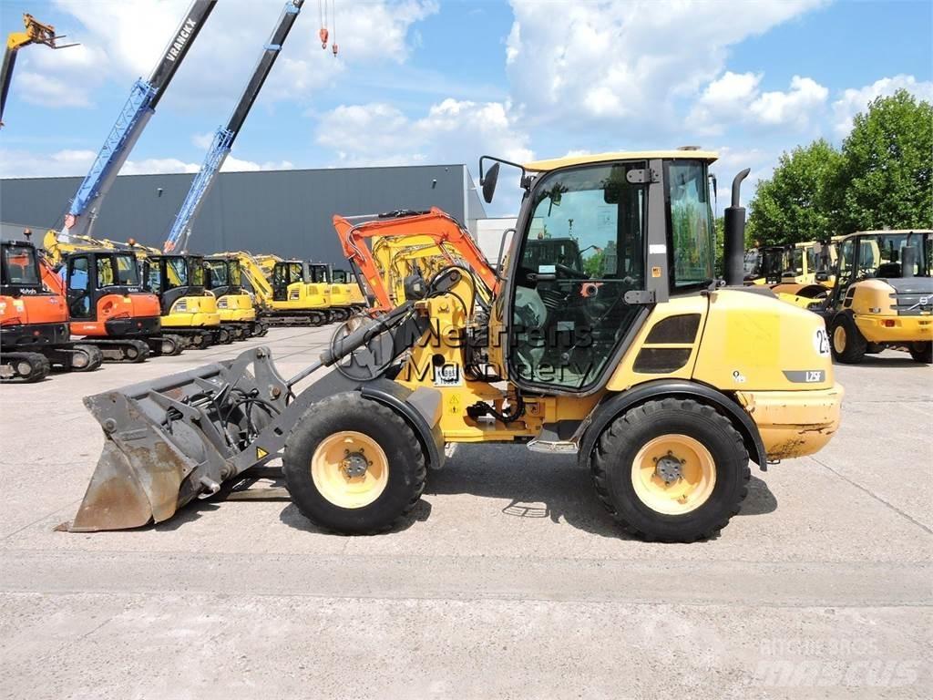 Volvo L25F + Fork Kolesni nakladalci