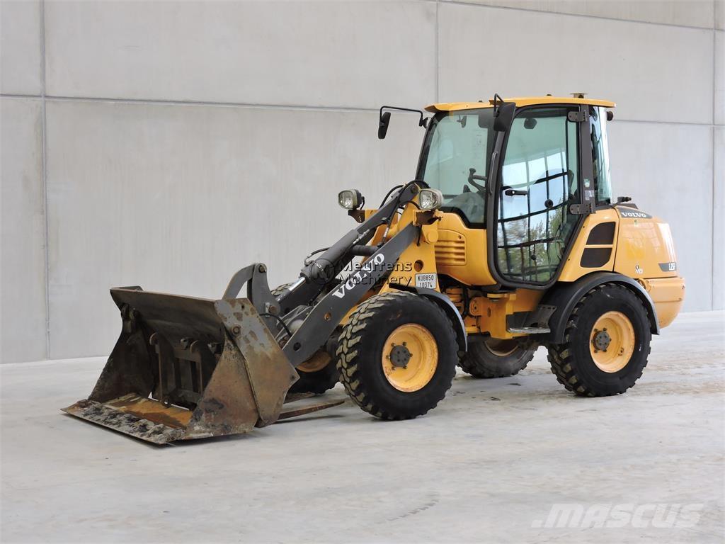 Volvo L25F + FORK Kolesni nakladalci