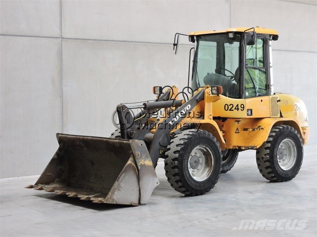 Volvo L30B Kolesni nakladalci