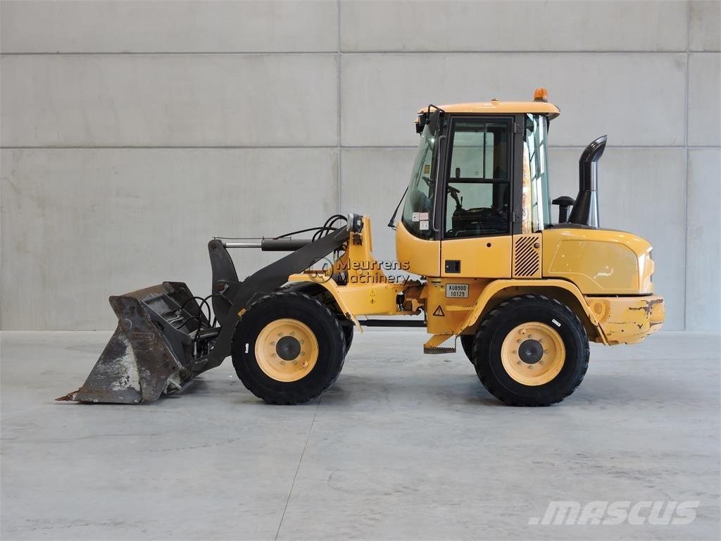Volvo L30G Kolesni nakladalci