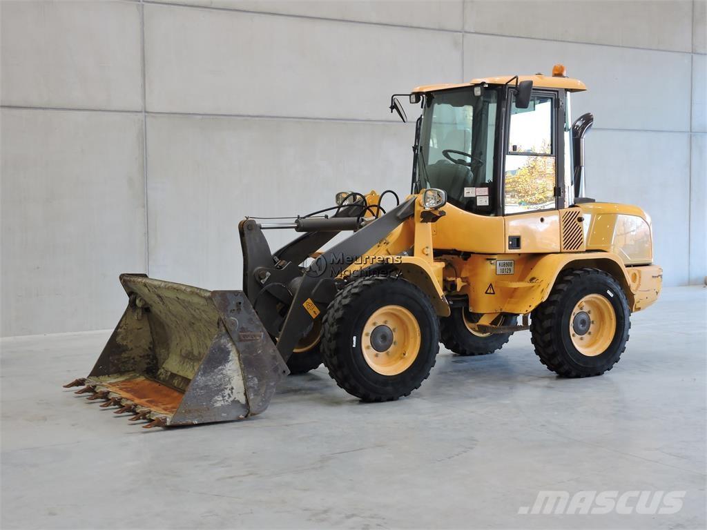 Volvo L30G Kolesni nakladalci