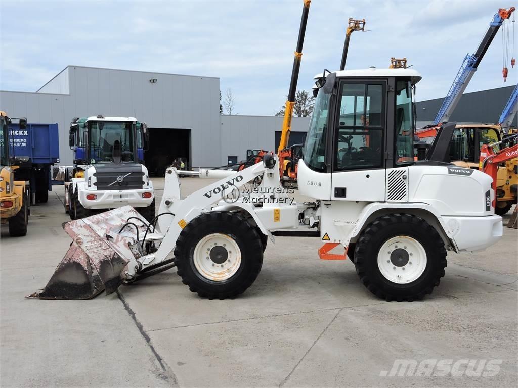 Volvo L30G + FORK Kolesni nakladalci
