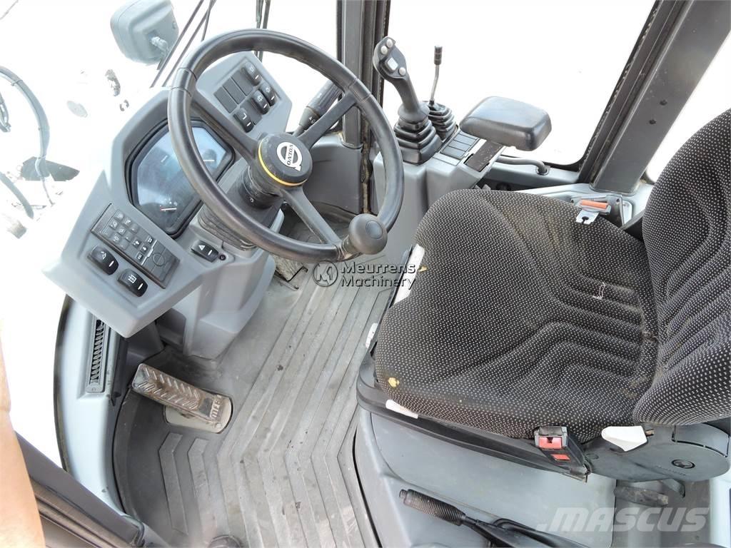 Volvo L30G + FORK Kolesni nakladalci