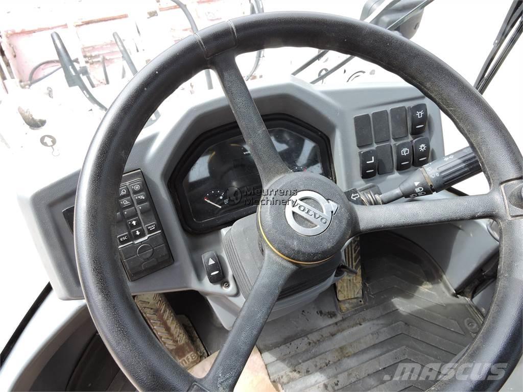 Volvo L30G + FORK Kolesni nakladalci