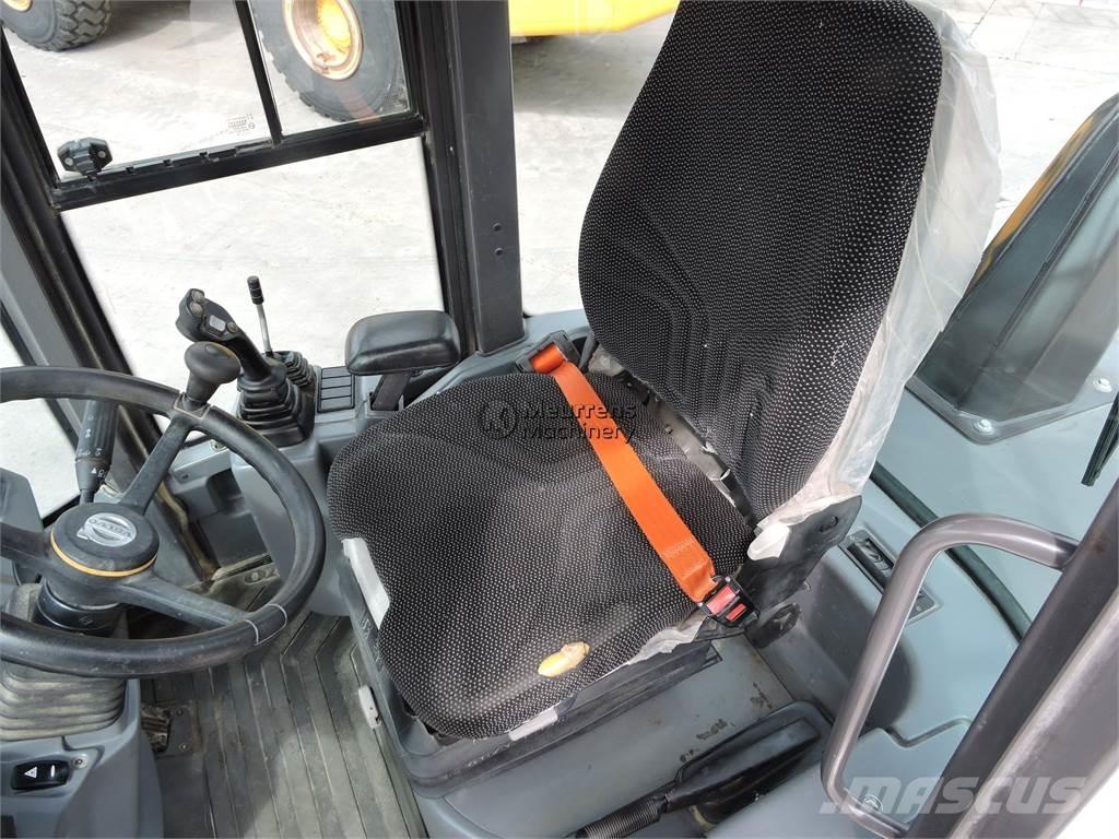 Volvo L30G + FORK Kolesni nakladalci