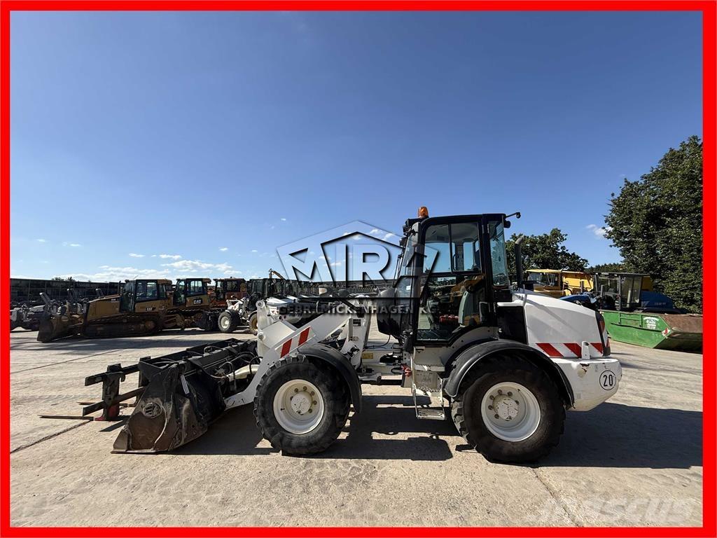 CAT 908 M Kolesni nakladalci