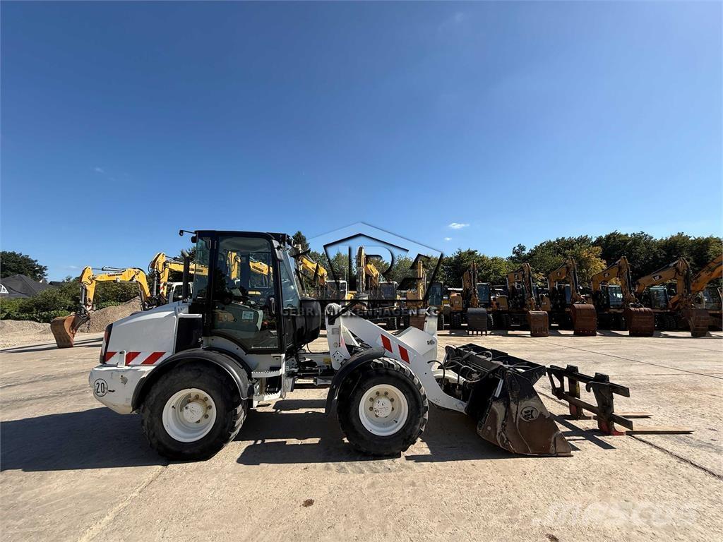 CAT 908 M Kolesni nakladalci