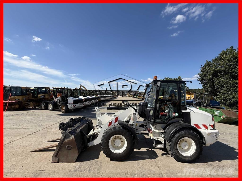 CAT 908 M Kolesni nakladalci